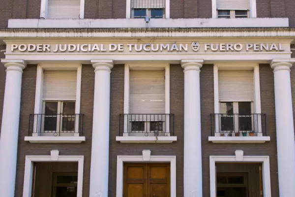 Condenan a ocho años de prisión a una mujer por matar a un vecino