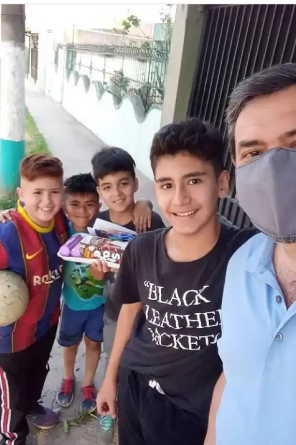 EN CASA. Matías Sosa prepara videos con material adicional para sus alumnos.