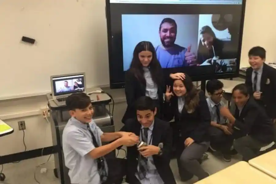 INTERNACIONAL. Gonzalo Díaz junto a estudiantes de Turquía y EEUU. 