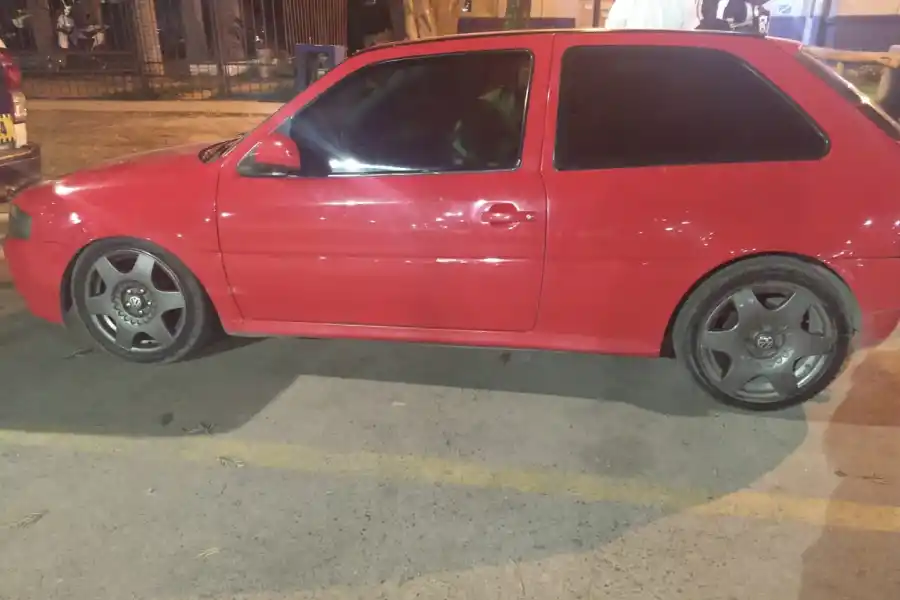 EN YERBA BUENA. El automóvil quedó retenido en la comisaría. Foto: Gentileza Policía de Tucumán.