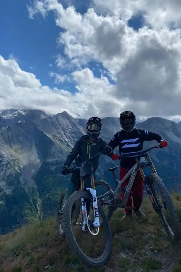 MAJESTUOSO. Ason y Casacci en Aosta; entrenaron varios días en el corazón de los alpes italianos.  