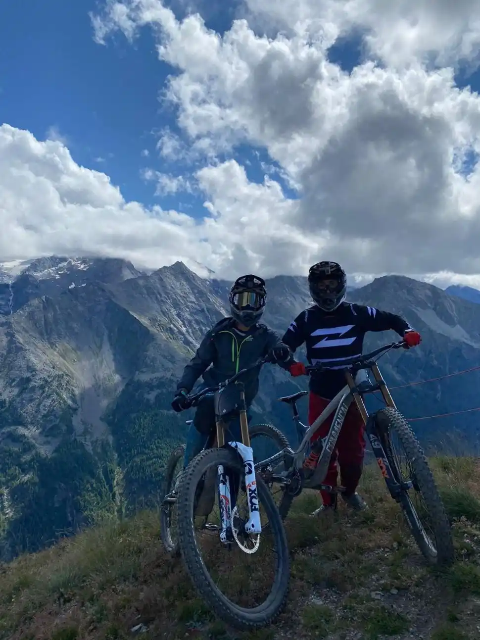 MAJESTUOSO. Ason y Casacci en Aosta; entrenaron varios días en el corazón de los alpes italianos.  