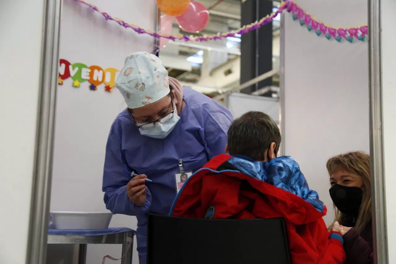 OTRA FRANJA. La vacunación en menores de 18 años sin comorbilidades ya está en marcha en Tucumán. ARCHIVO LA GACETA
