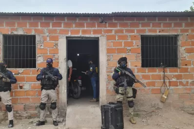 Las Talitas: allanan tres viviendas en un operativo antidrogas