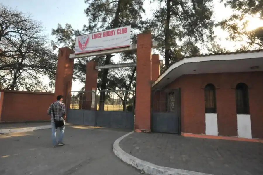 A LA ESPERA. Desde el club declararon que el episodio fue una fatalidad, que no se hicieron ejercicios intensos y que se asistió a Tomás desde el primer momento. LA GACETA / FOTO DE ANTONIO FERRONI