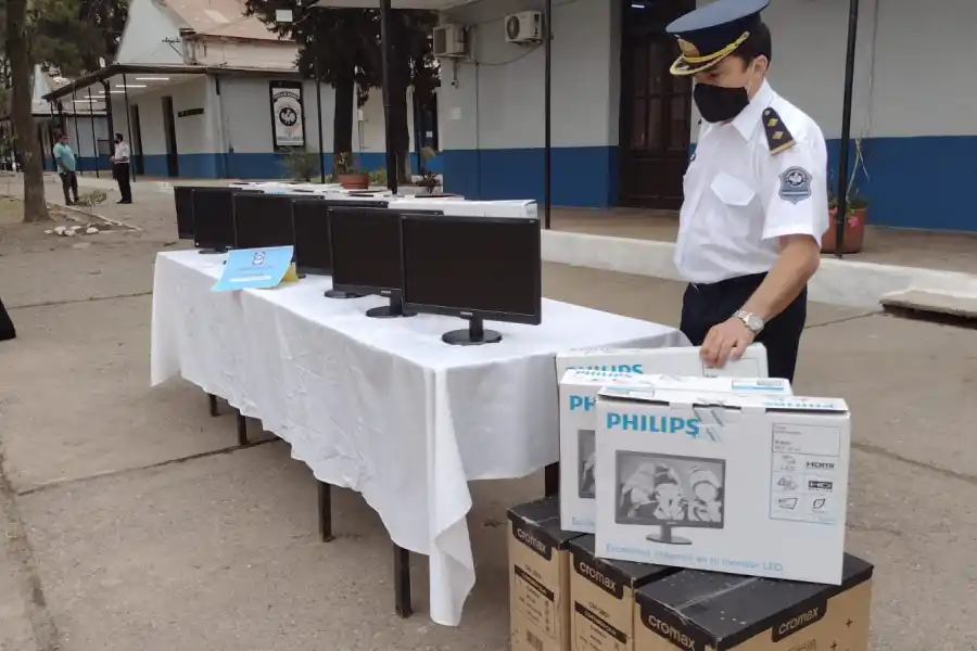 La policía tucumana sumó computadoras y elementos de protección por $7 millones