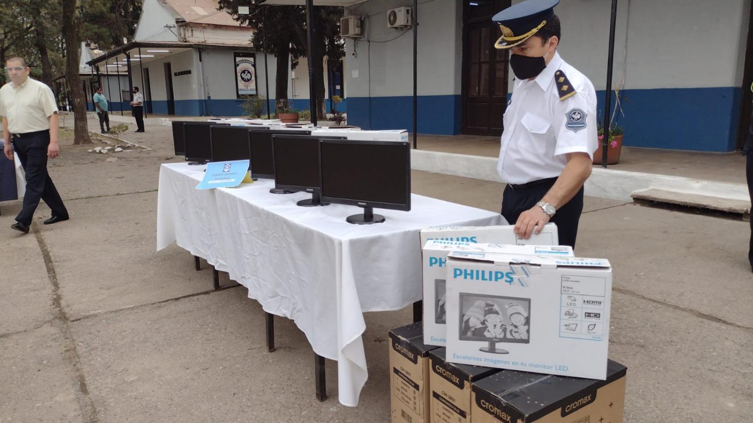 La policía tucumana sumó computadoras y elementos de protección por $7 millones