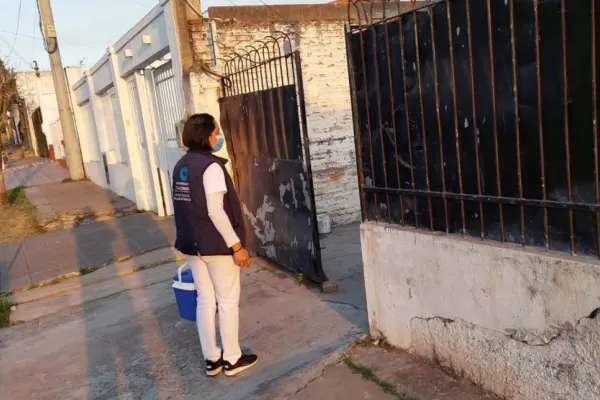 Irán casa por casa para ofrecer vacunarse