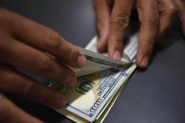 El dólar blue tuvo una leve suba y se negocia en $ 182