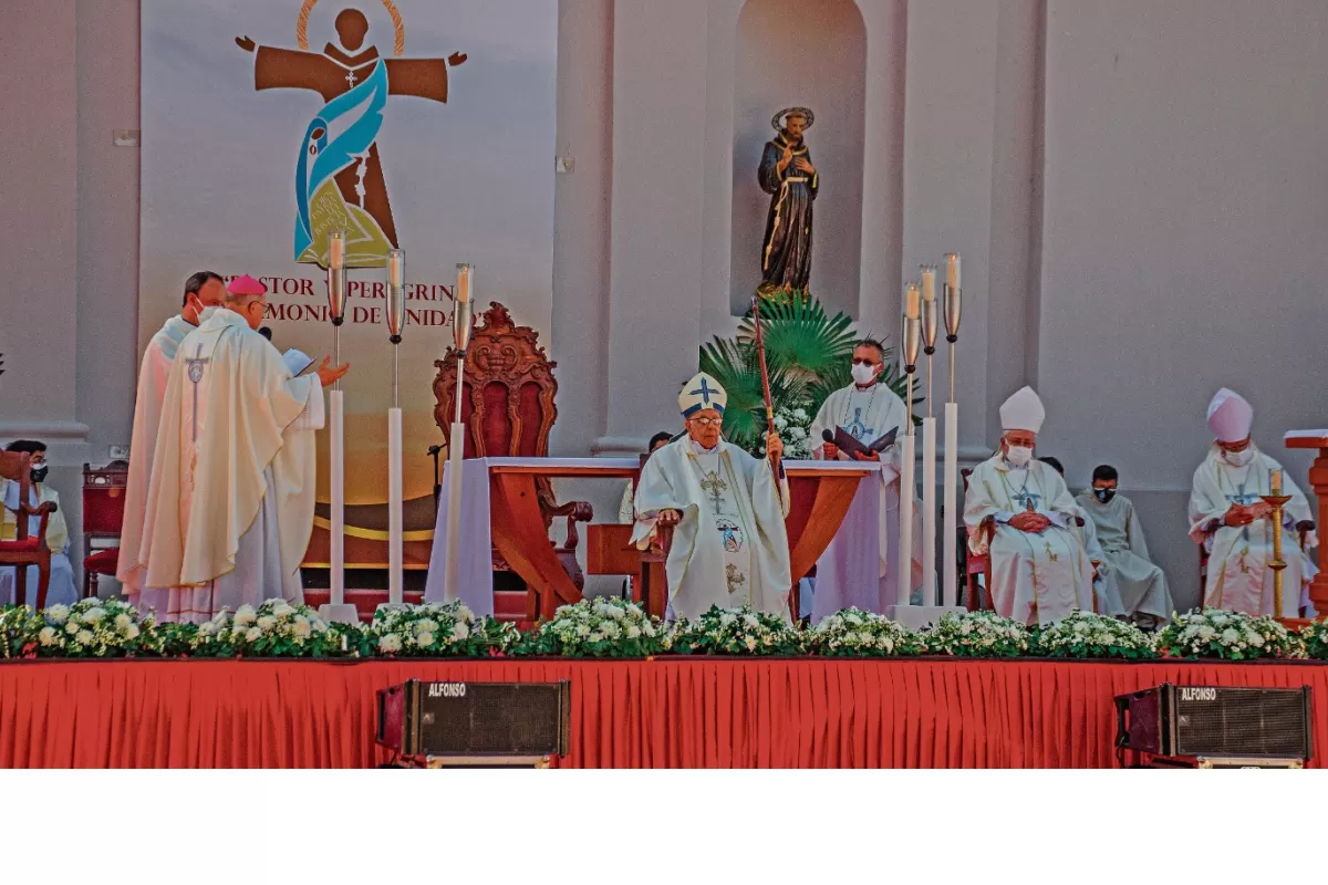 SOLEMNE. El cardenal Luis Héctor Villalba representó al Papa en el acto de beatificación.