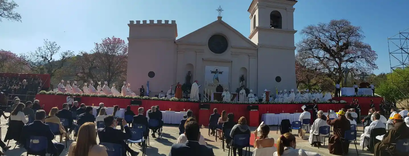 MOMENTO EMOTIVO. Comenzó la misa de beatificación de fray Mamerto Esquiú, en Catamarca. / Foto de LA GACETA - Magena Valentié