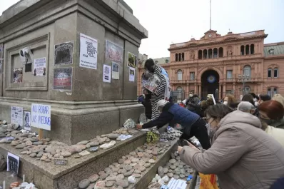 Una nueva Marcha de las Piedras se realizó frente a la Casa Rosada