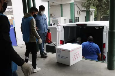 Llegaron a Tucumán 60.600 dosis de AstraZeneca: ¿A quiénes estarán destinadas?