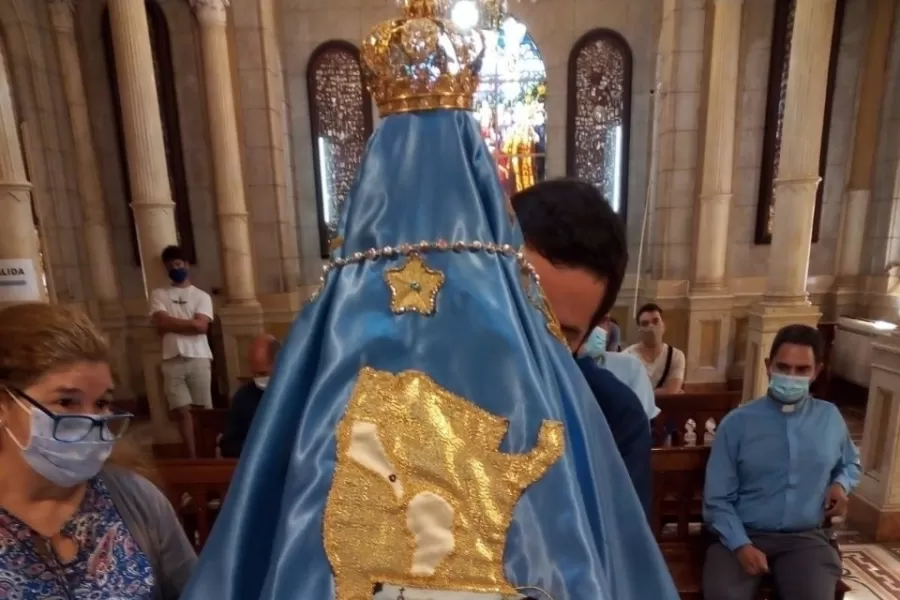 EN CATAMARCA. La imagen de la Virgen del Valle fue especialmente preparada para la ocasión. LA GACETA / Foto de Magena Valentié