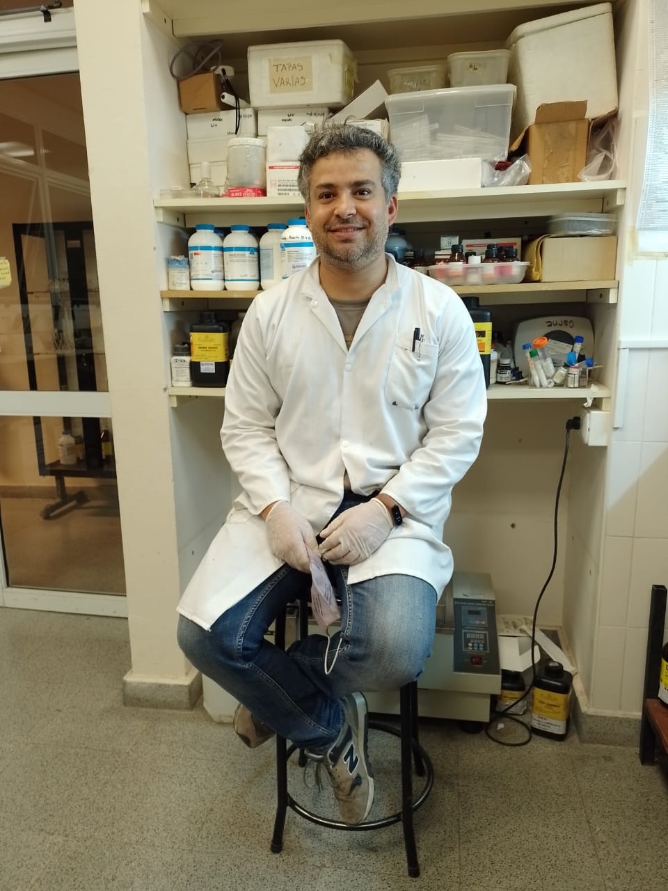 LO TRAJO LA CIENCIA. Kamel Boubakri es microbiólogo y está haciendo su doctorado.