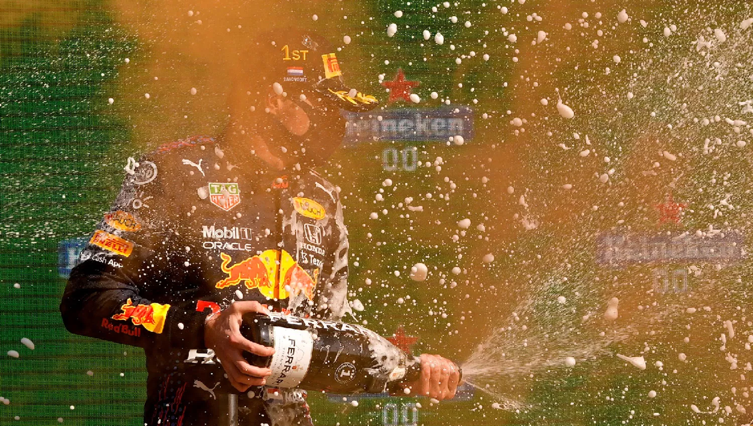 BIEN ARRIBA. Verstappen completó un fin de semana espectacular en su país. 