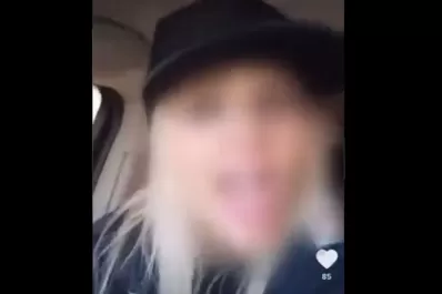 Video: Se filmó mientras manejaba y ahora podrían suspender su licencia para conducir