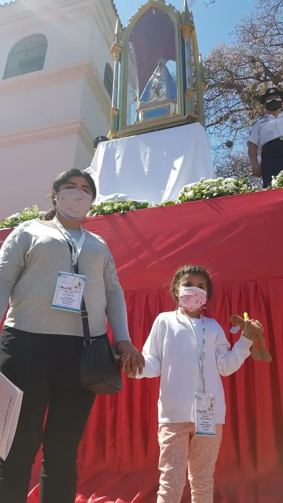 EL MILAGRO. La sanación de la niña tucumana Emma Pacheco Paz no tiene explicación médica. Participó de la beatificación junto a sus padres. 