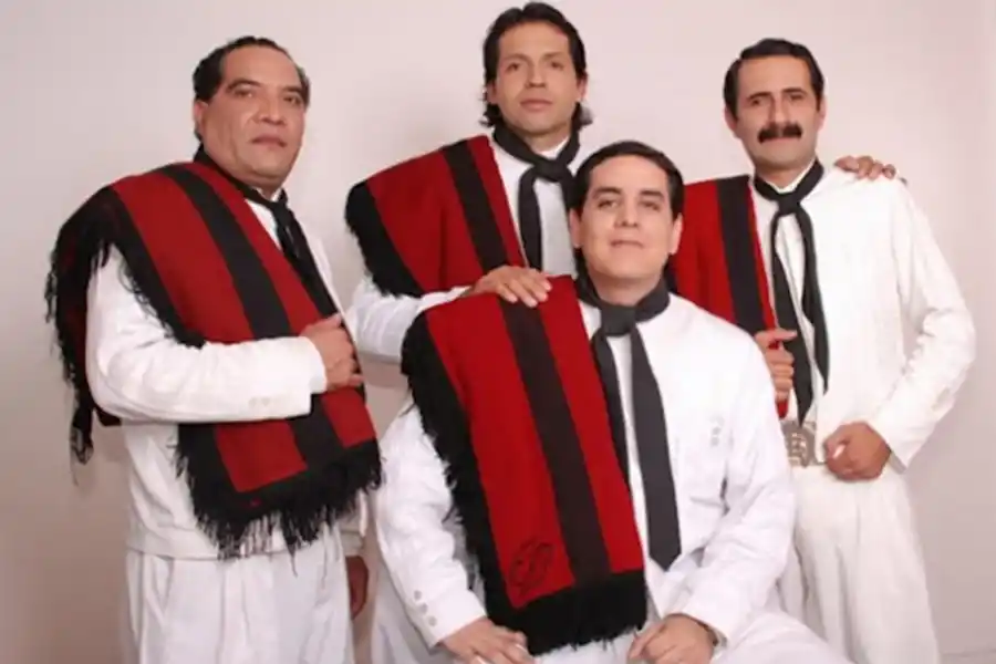 CON ESTILO. Los Arrieros defienden lo clásico hasta en la vestimenta. 