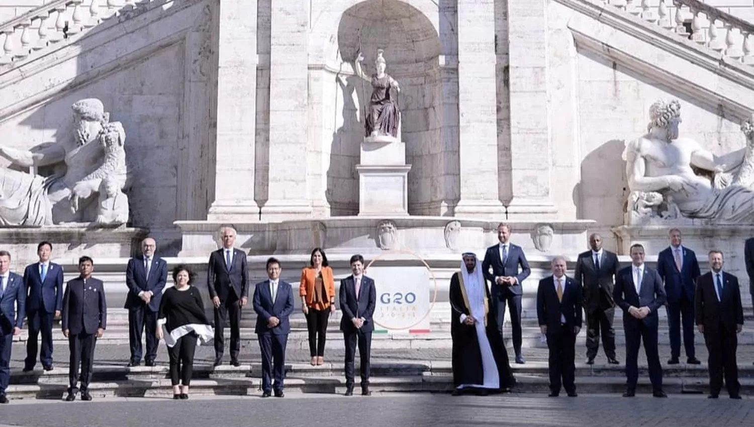 EN ROMA. Vizzotti en la foto oficial junto a los demás encargados de Salud del G20.