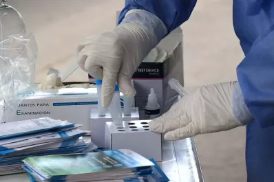 Los casos siguen bajando: reportan 162 muertes y 3.893 contagios de coronavirus