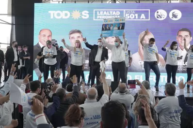 “Me quisieron dejar solo pero se equivocaron: el peronismo se quedó a la par mía”, dijo Manzur