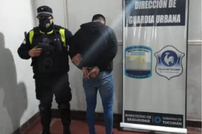 Un joven iba armado en una moto: terminó detenido