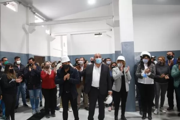 Una fábrica de dulce simoqueño recibió las maquinarias para la producción