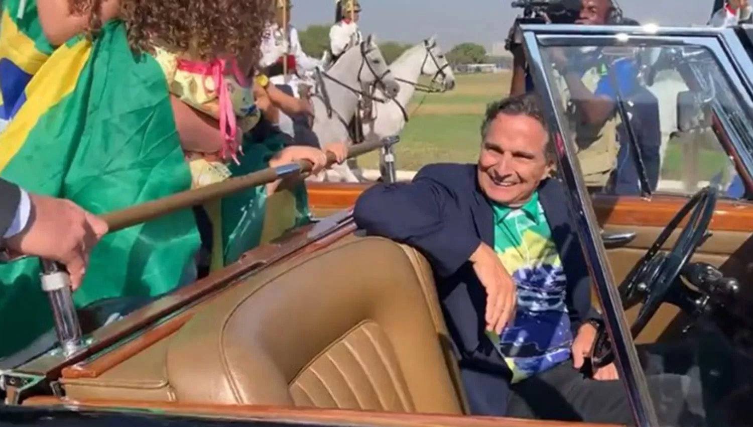 AL VOLANTE. Piquet manejó el auto de Bolsonaro durante los festejos por el Día de la Independencia de Brasil.