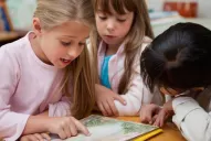 Una feliz invitación a aprender jugando