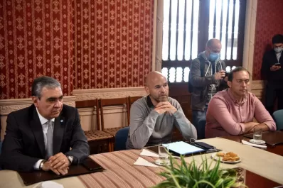 Apoyo de Dietrich a Alfaro: “reglas claras: todos piden licencia o nadie la pide”