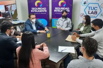 Seguridad proyecta estrategias preventivas en entornos digitales con los chicos de Atlético
