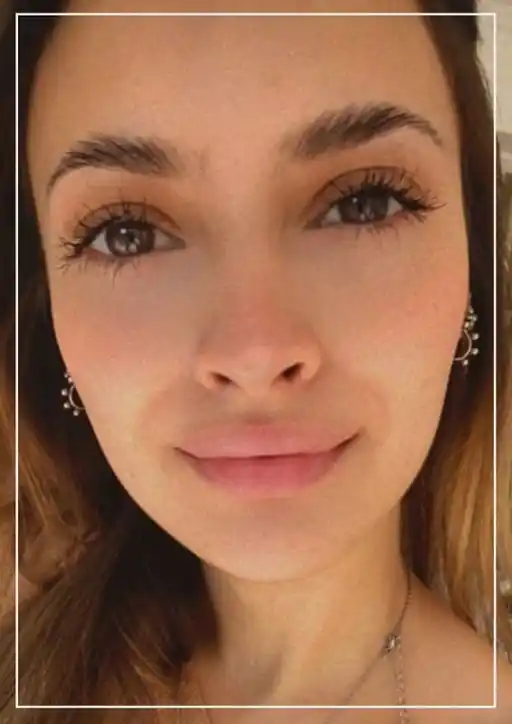 DISEÑO. Emilse Mariani cuida sus cejas con la técnica de perfilado.  