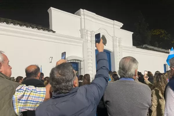 El Frente Grande Tucumán respaldó a la artista que hizo la obra sobre Montoneros