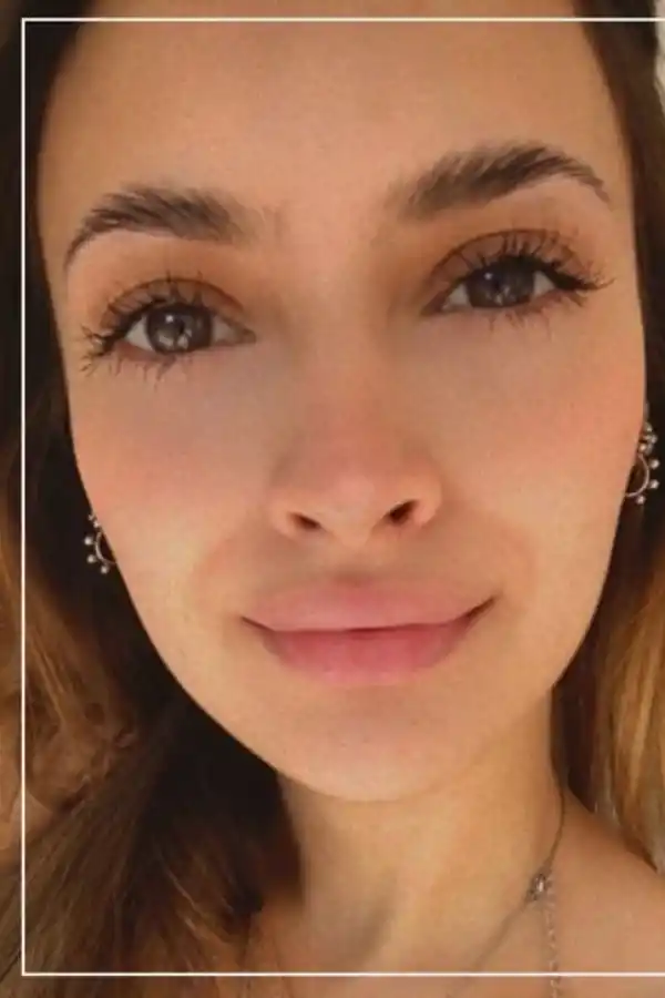 DISEÑO. Emilse Mariani cuida sus cejas con la técnica de perfilado.  