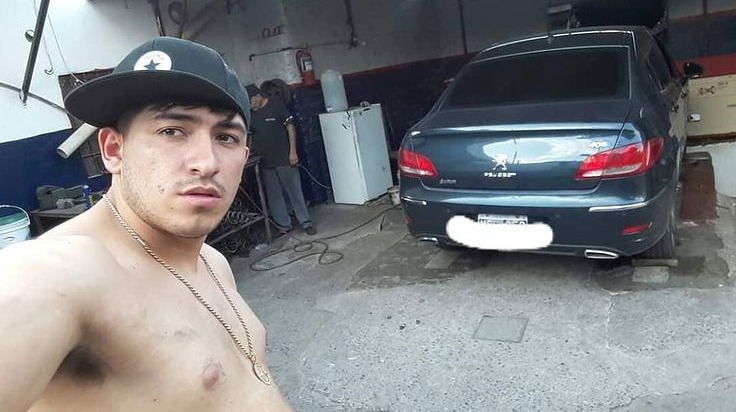 PRUEBA. López aparece en una selfie con un auto que figura en la causa.