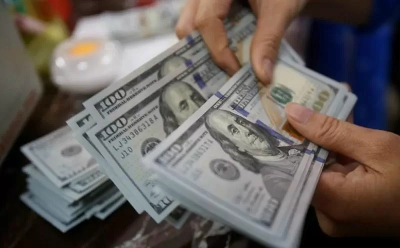El dólar se subió a la incertidumbre electoral