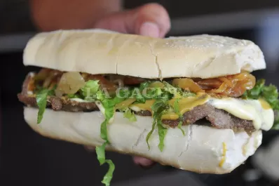 Encuesta: el choripán argentino quedó entre los mejores sándwiches del mundo ¿y el de mila?