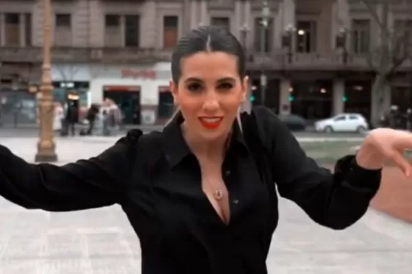 El acalorado cierre de campaña de Cinthia Fernández: en portaligas frente al Congreso