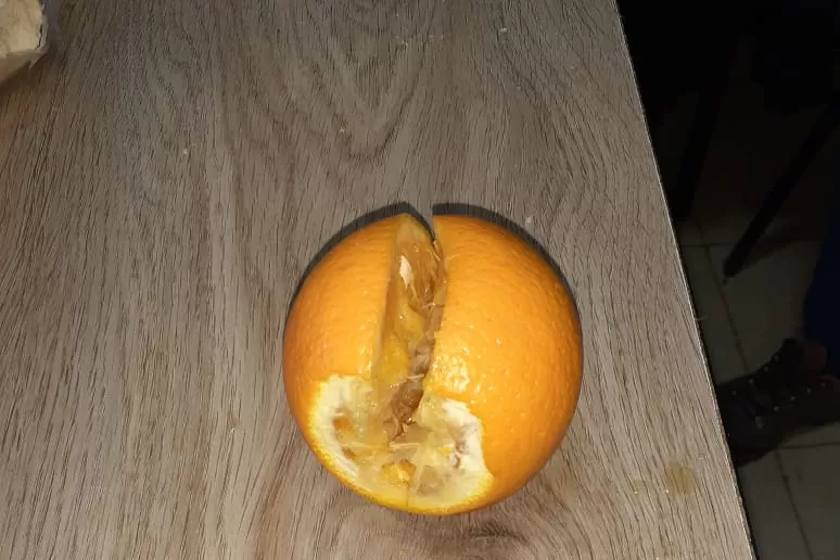 Naranja con marihuana: detienen a una madre por intentar pasar droga a una comisaría