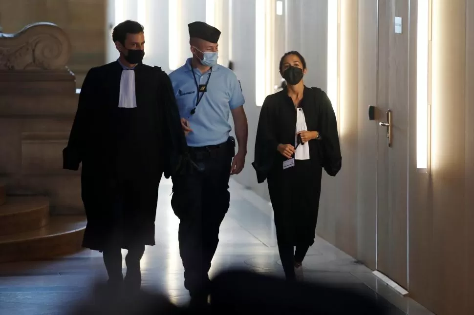 AL JUICIO. Olivia Ronen y Martin Vettes, los abogados de Abdeslam. 