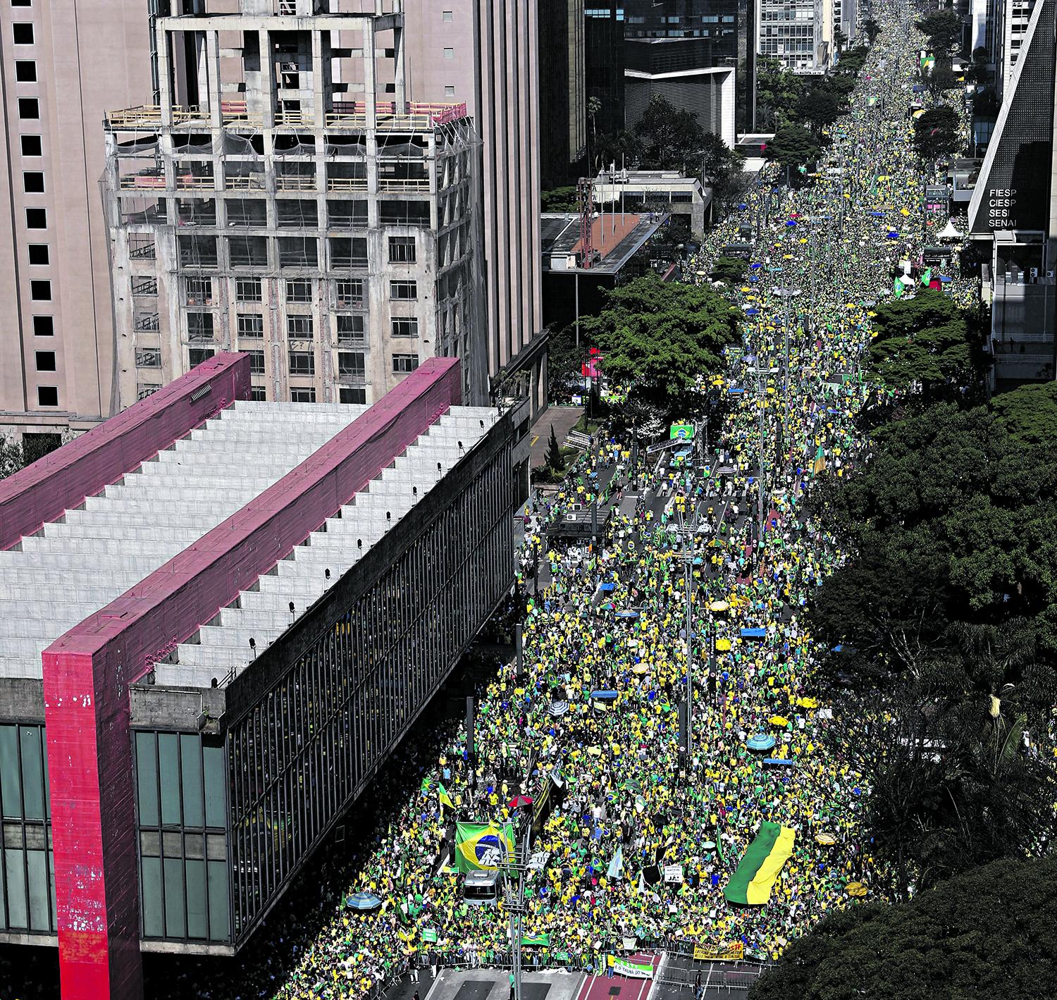 MULTITUD. La marcha en apoyo a Bolsonaro fue masiva en San Pablo.