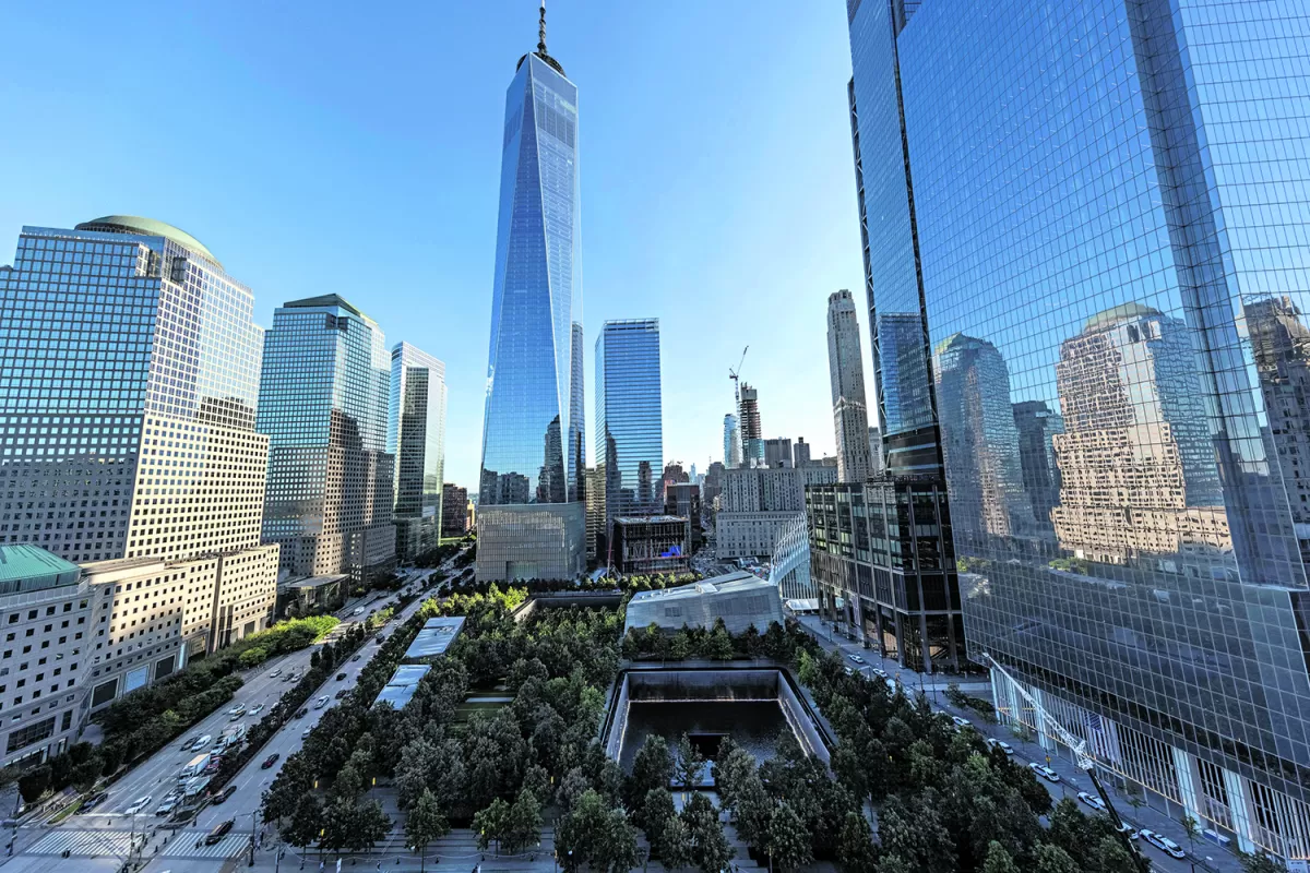 EL BAJO MANHATTAN, HOY. El lugar donde se levantaba el World Trade Center es actualmente un cementerio.