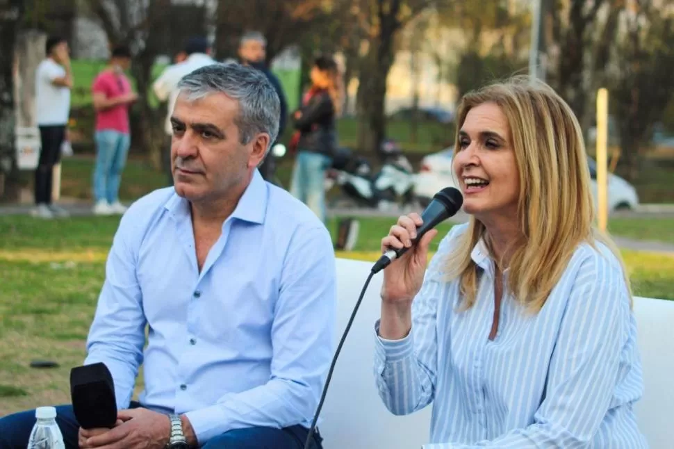 José Cano y Silvia Elías de Pérez, en un evento. (ARCHIVO)