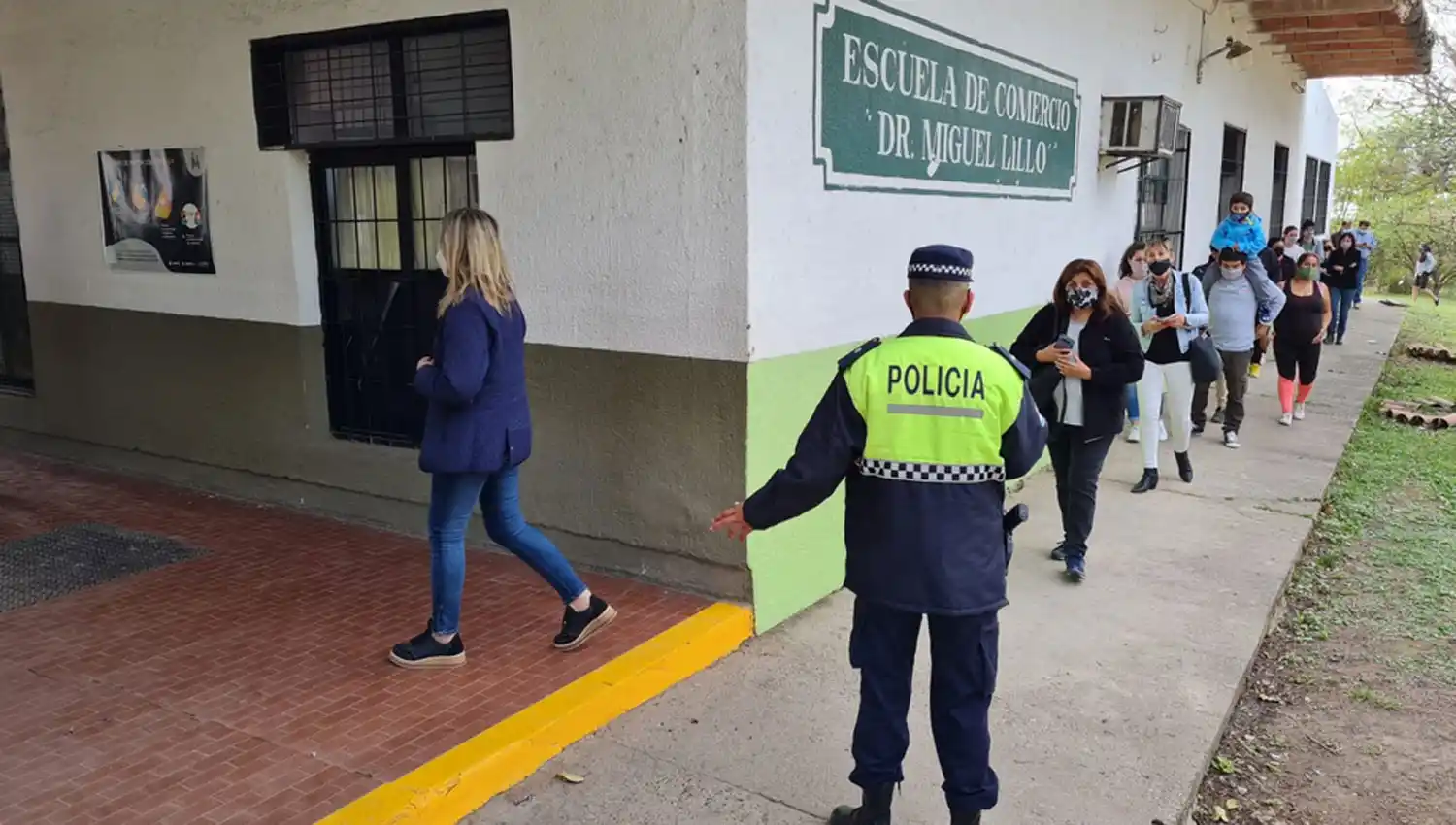 EN YERBA BUENA. El protocolo sanitario en la escuela de Comercio 