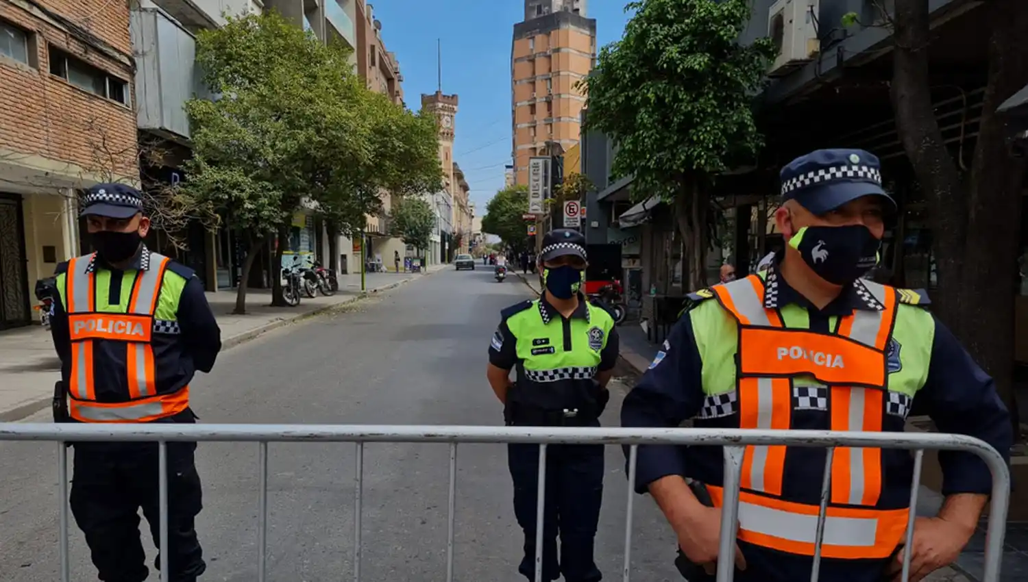 Uno de los vallados fue instalado en la esquina de Córdoba y Laprida.