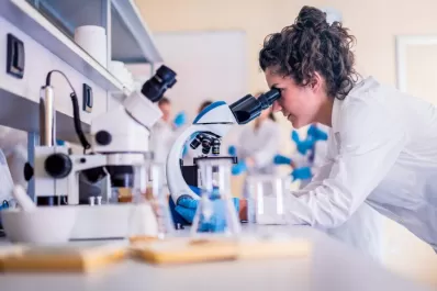 Las mujeres representan menos del 25% del empleo en ciencia y tecnología