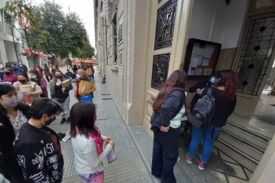 Sondeo PASO 2021: ¿te demoraste en votar en tu mesa o escuela?