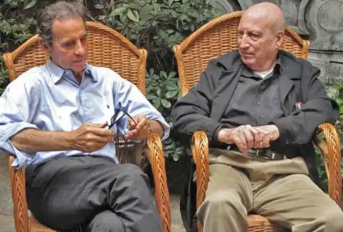 Sessa con Tomás Eloy Martínez en una entrevista para LA GACETA Literaria en 2008.  