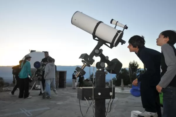 Astronomía: colaboración entre profesionales y aficionados